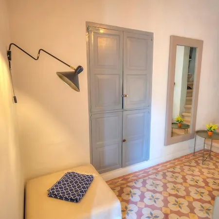 Charming & Traditional Flat In Center Esch1-2