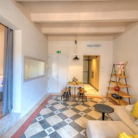 Charming & Traditional Flat In Center Esch1-2